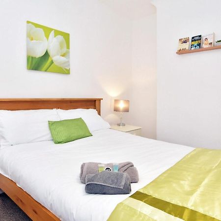 ทาวน์เฮาส์ แอท แฮนลีย์ โร้ด สโต๊ค Bed & Breakfast Stoke-on-Trent ภายนอก รูปภาพ