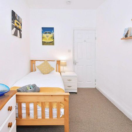 ทาวน์เฮาส์ แอท แฮนลีย์ โร้ด สโต๊ค Bed & Breakfast Stoke-on-Trent ภายนอก รูปภาพ
