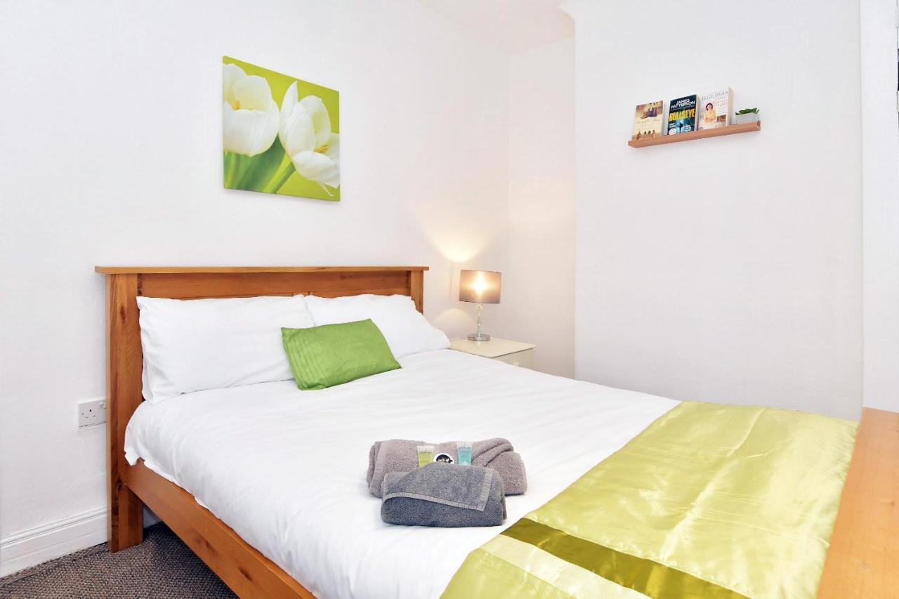 ทาวน์เฮาส์ แอท แฮนลีย์ โร้ด สโต๊ค Bed & Breakfast Stoke-on-Trent ภายนอก รูปภาพ