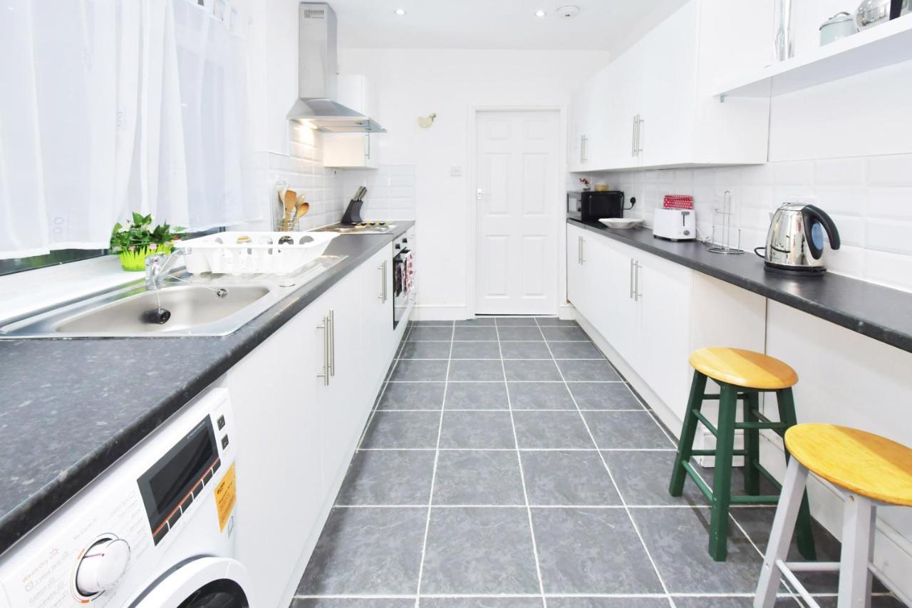 ทาวน์เฮาส์ แอท แฮนลีย์ โร้ด สโต๊ค Bed & Breakfast Stoke-on-Trent ภายนอก รูปภาพ