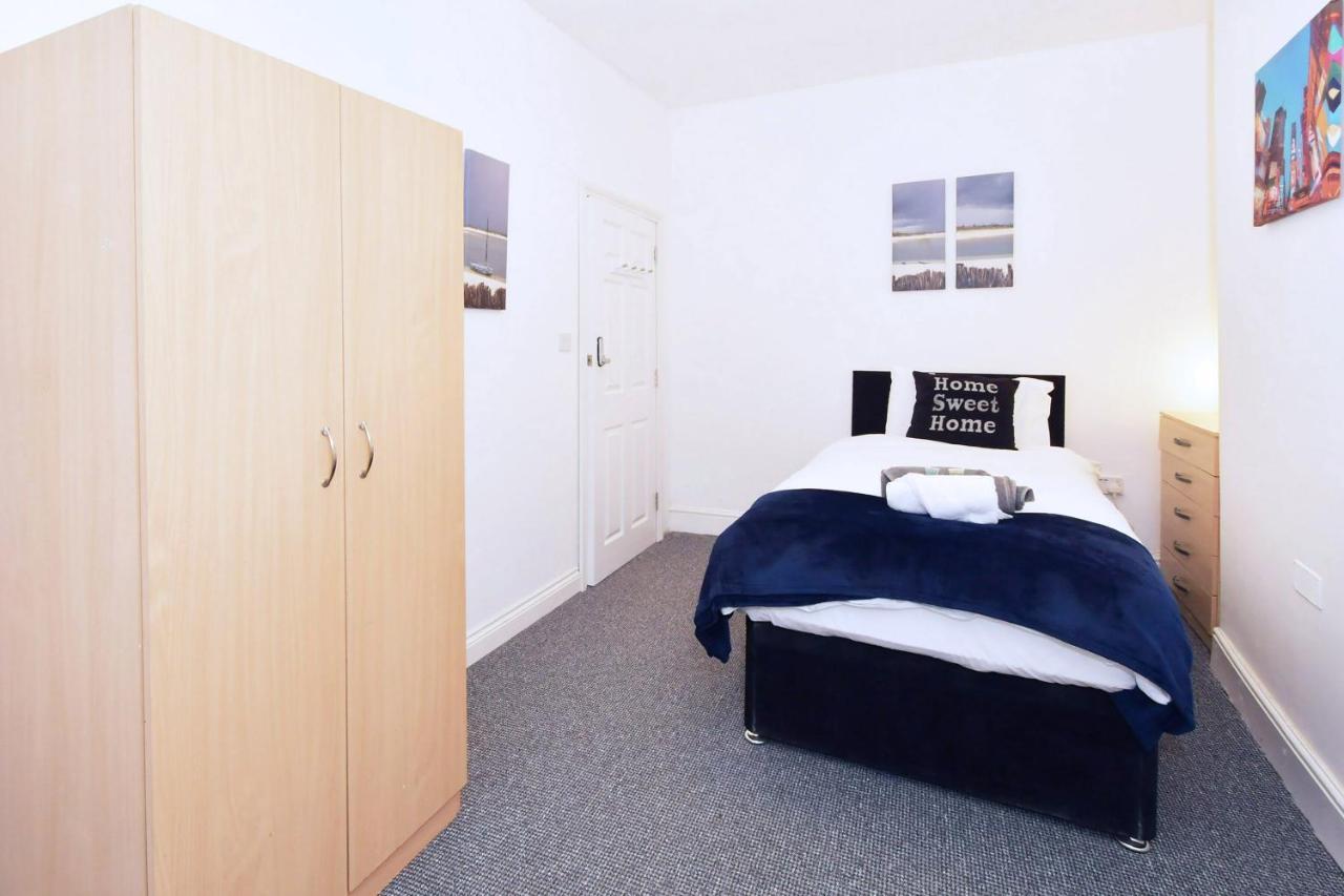 ทาวน์เฮาส์ แอท แฮนลีย์ โร้ด สโต๊ค Bed & Breakfast Stoke-on-Trent ภายนอก รูปภาพ