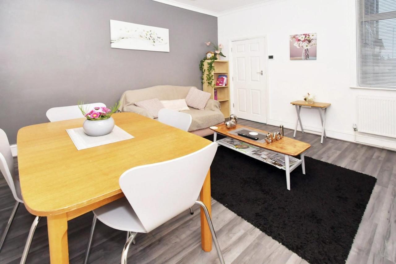 ทาวน์เฮาส์ แอท แฮนลีย์ โร้ด สโต๊ค Bed & Breakfast Stoke-on-Trent ภายนอก รูปภาพ