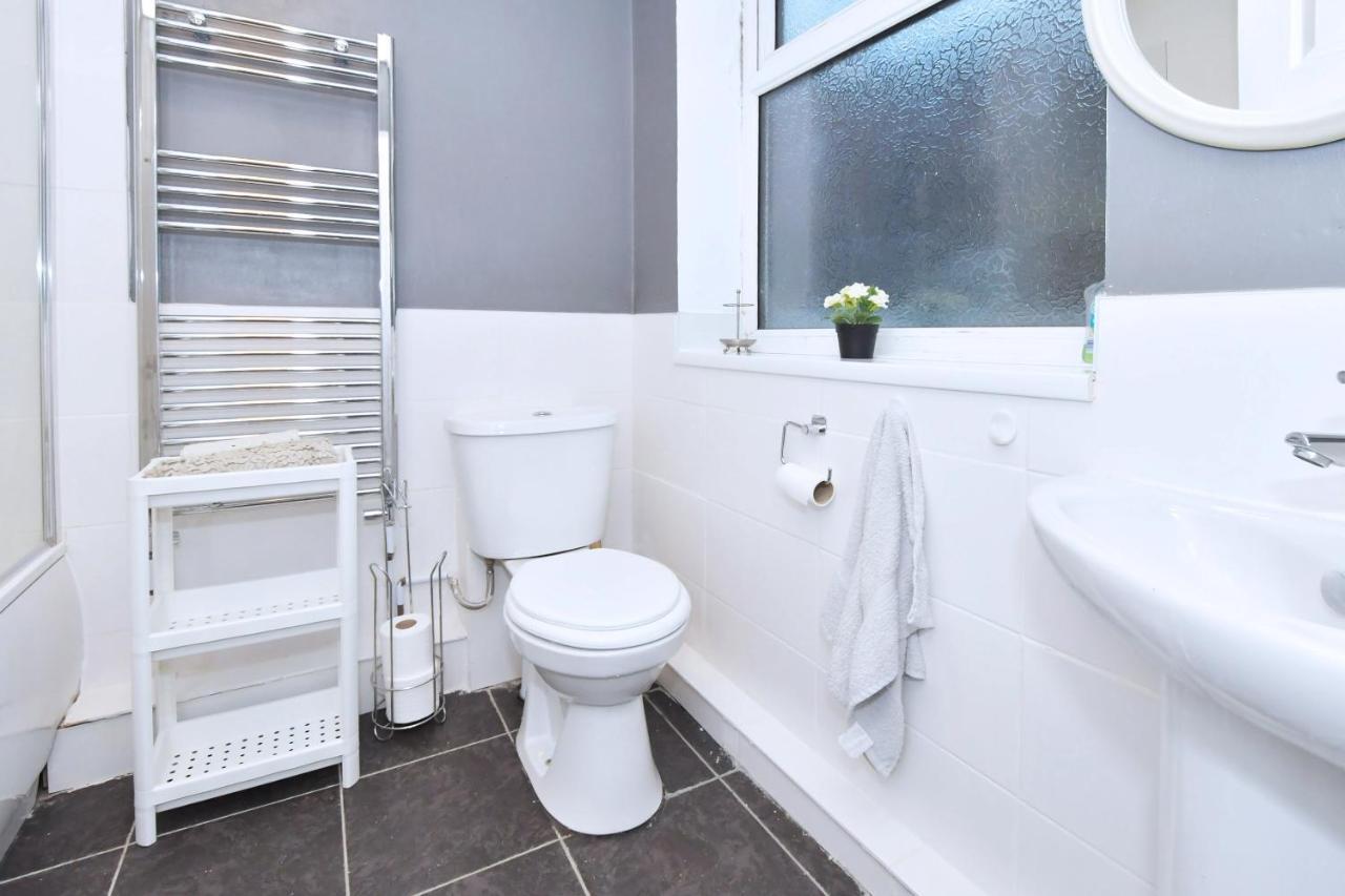 ทาวน์เฮาส์ แอท แฮนลีย์ โร้ด สโต๊ค Bed & Breakfast Stoke-on-Trent ภายนอก รูปภาพ