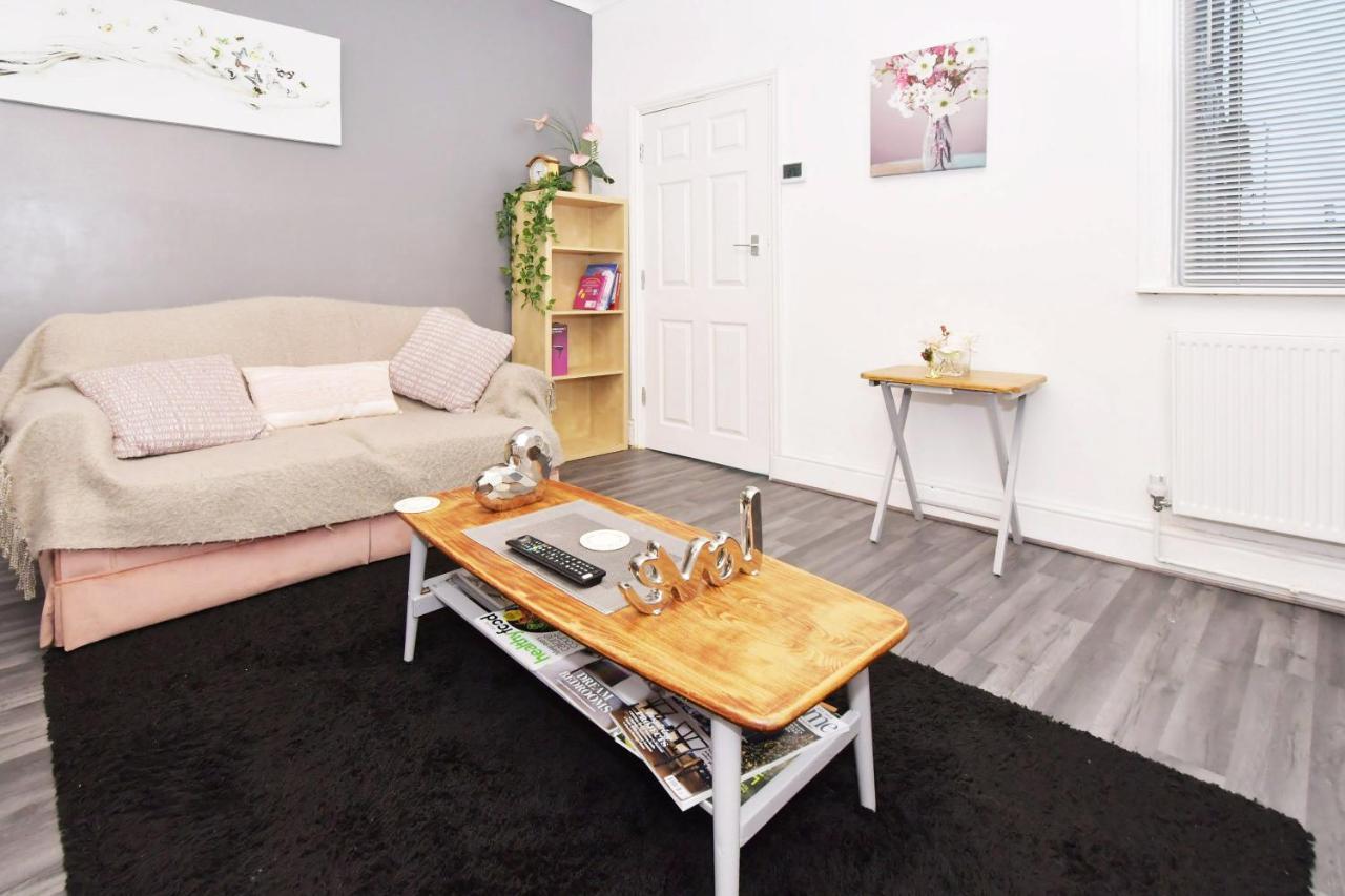 ทาวน์เฮาส์ แอท แฮนลีย์ โร้ด สโต๊ค Bed & Breakfast Stoke-on-Trent ภายนอก รูปภาพ