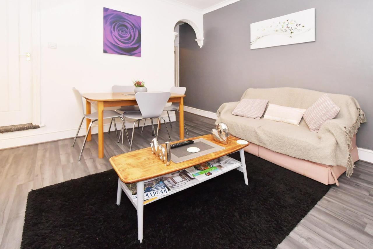 ทาวน์เฮาส์ แอท แฮนลีย์ โร้ด สโต๊ค Bed & Breakfast Stoke-on-Trent ภายนอก รูปภาพ