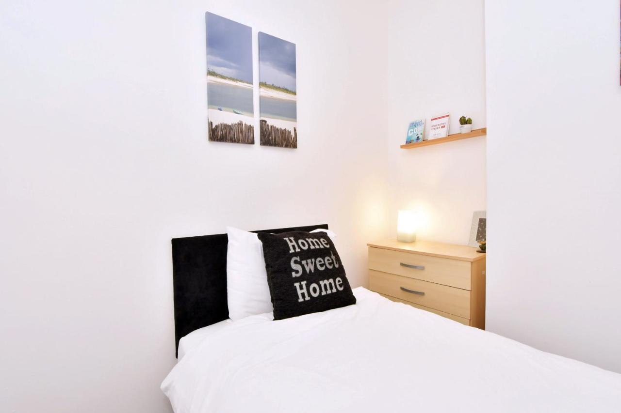 ทาวน์เฮาส์ แอท แฮนลีย์ โร้ด สโต๊ค Bed & Breakfast Stoke-on-Trent ภายนอก รูปภาพ