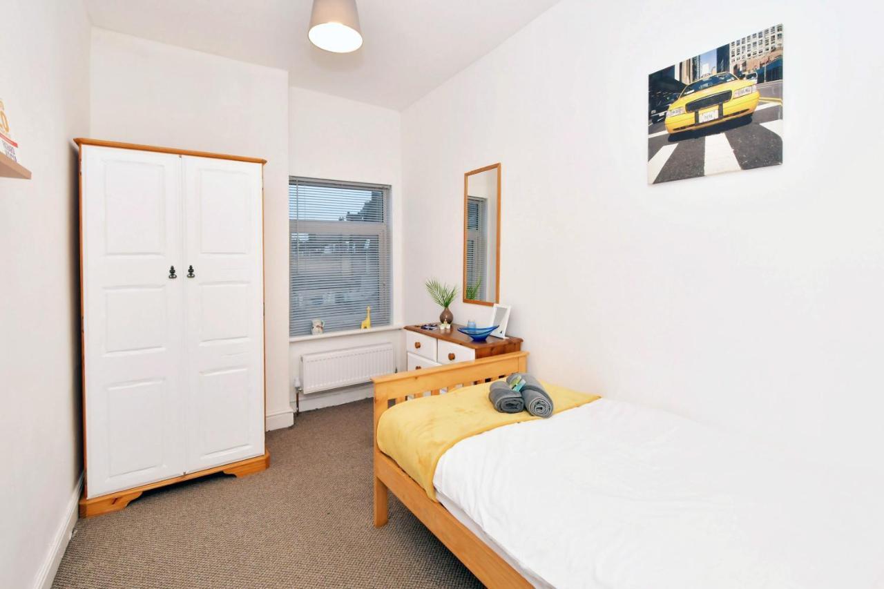 ทาวน์เฮาส์ แอท แฮนลีย์ โร้ด สโต๊ค Bed & Breakfast Stoke-on-Trent ภายนอก รูปภาพ
