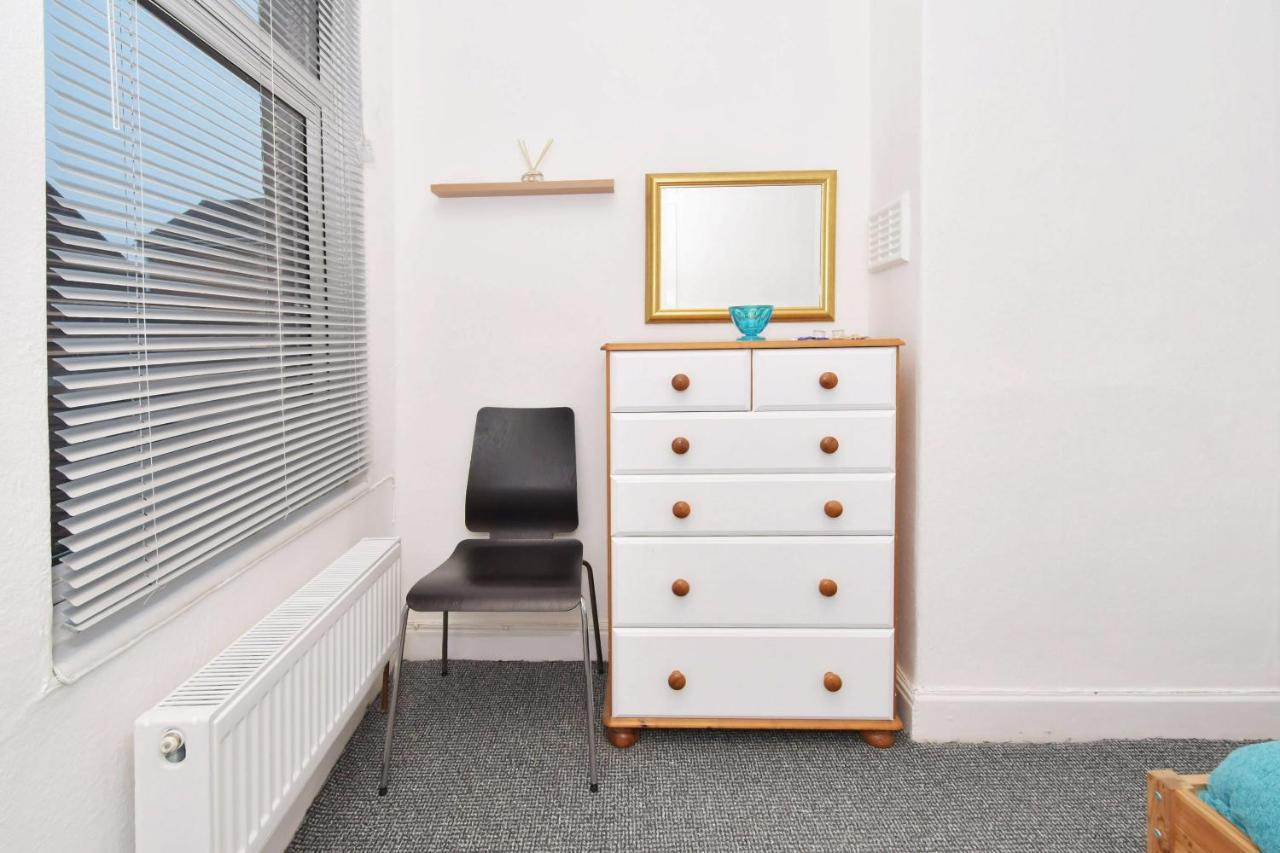 ทาวน์เฮาส์ แอท แฮนลีย์ โร้ด สโต๊ค Bed & Breakfast Stoke-on-Trent ภายนอก รูปภาพ
