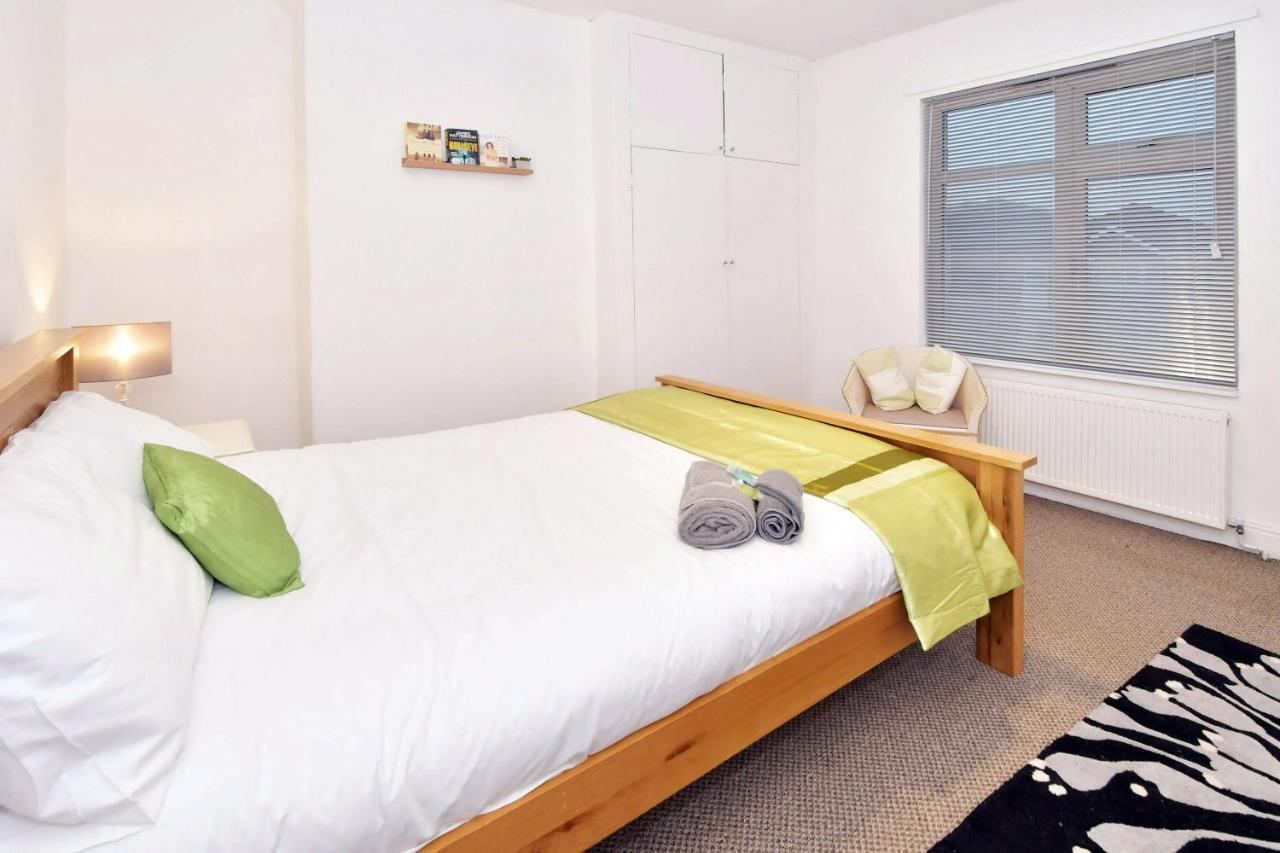 ทาวน์เฮาส์ แอท แฮนลีย์ โร้ด สโต๊ค Bed & Breakfast Stoke-on-Trent ภายนอก รูปภาพ