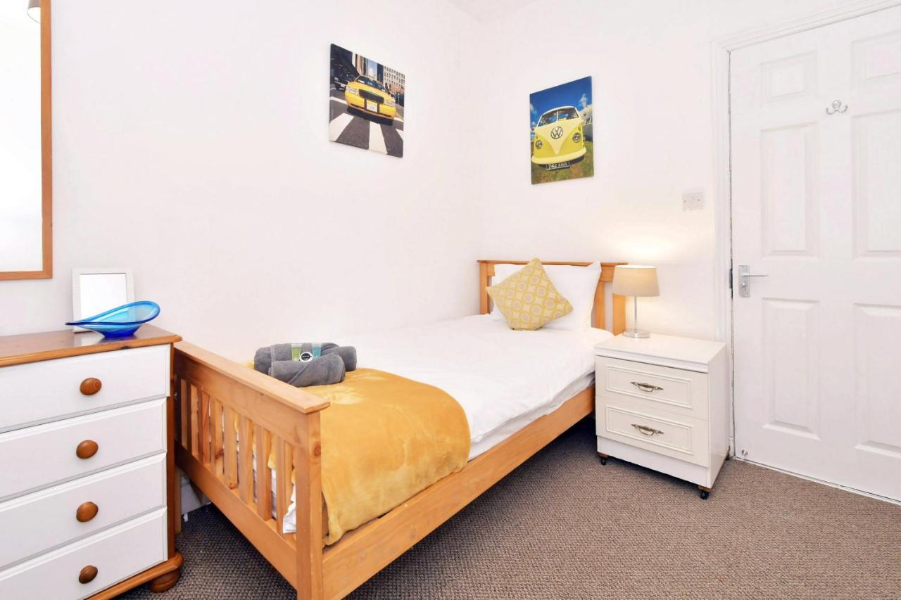 ทาวน์เฮาส์ แอท แฮนลีย์ โร้ด สโต๊ค Bed & Breakfast Stoke-on-Trent ภายนอก รูปภาพ